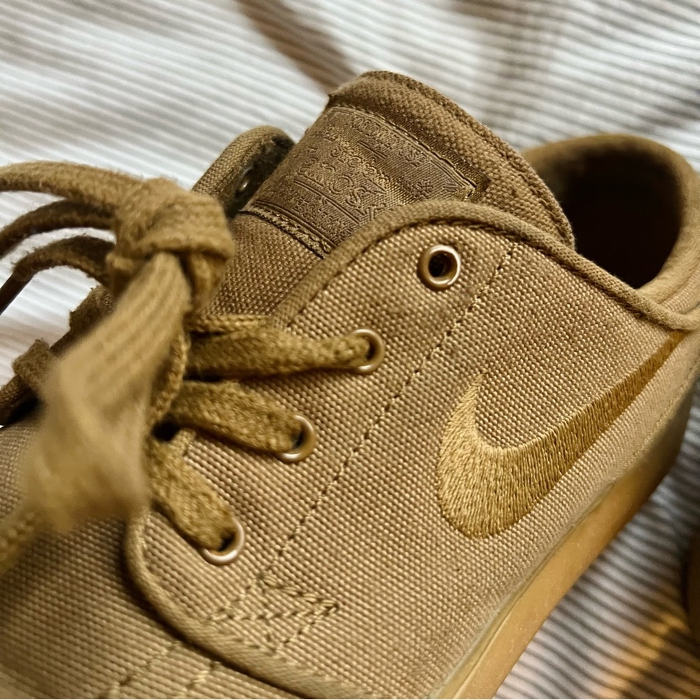Nike Janoski Shoes - Picture 3 of 4